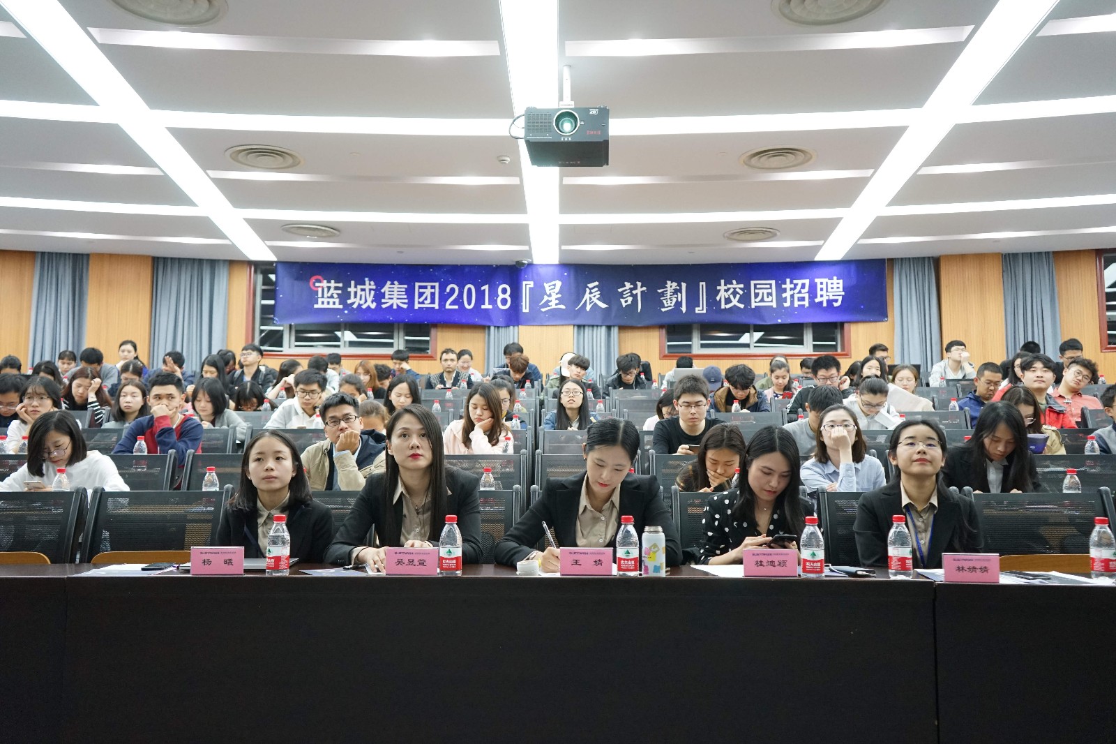 1524743651353403uoxb.jpg 开云手机入口_开云(中国)春招02.jpg